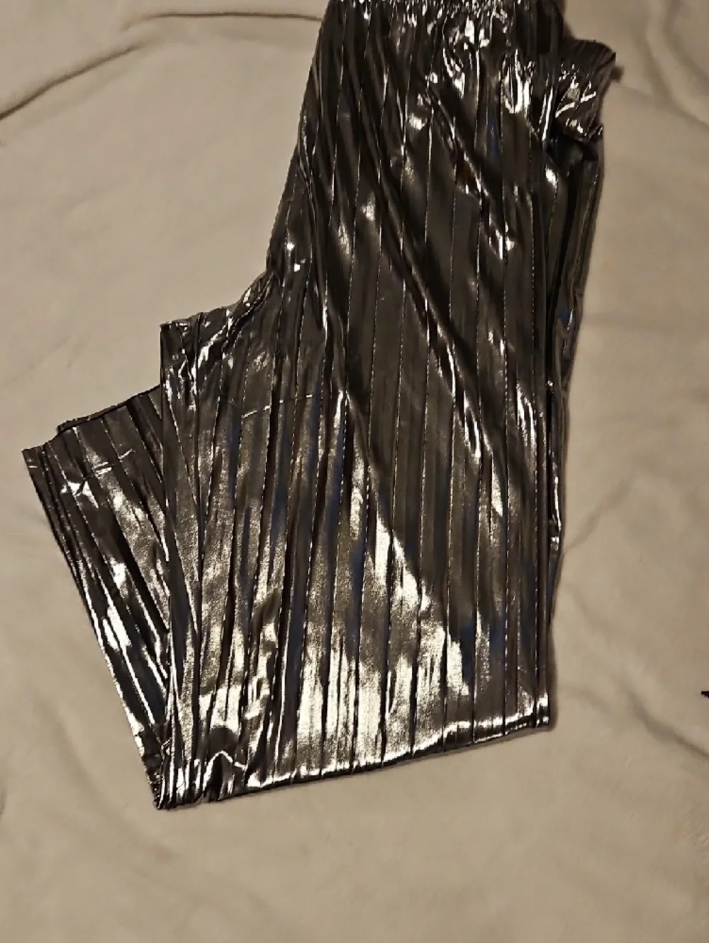 Sincerely Jules Metallic Silver Pleated Pants - Picture 7 of 8